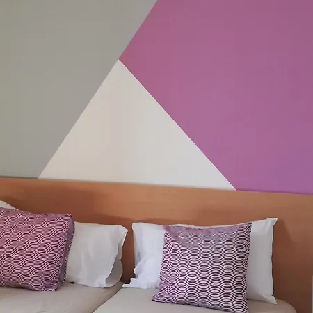 Elandra Hotel *