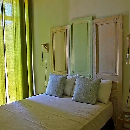 Elandra Hotel *