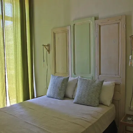 Elandra Hotel