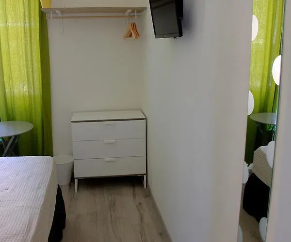 Elandra Hotel *